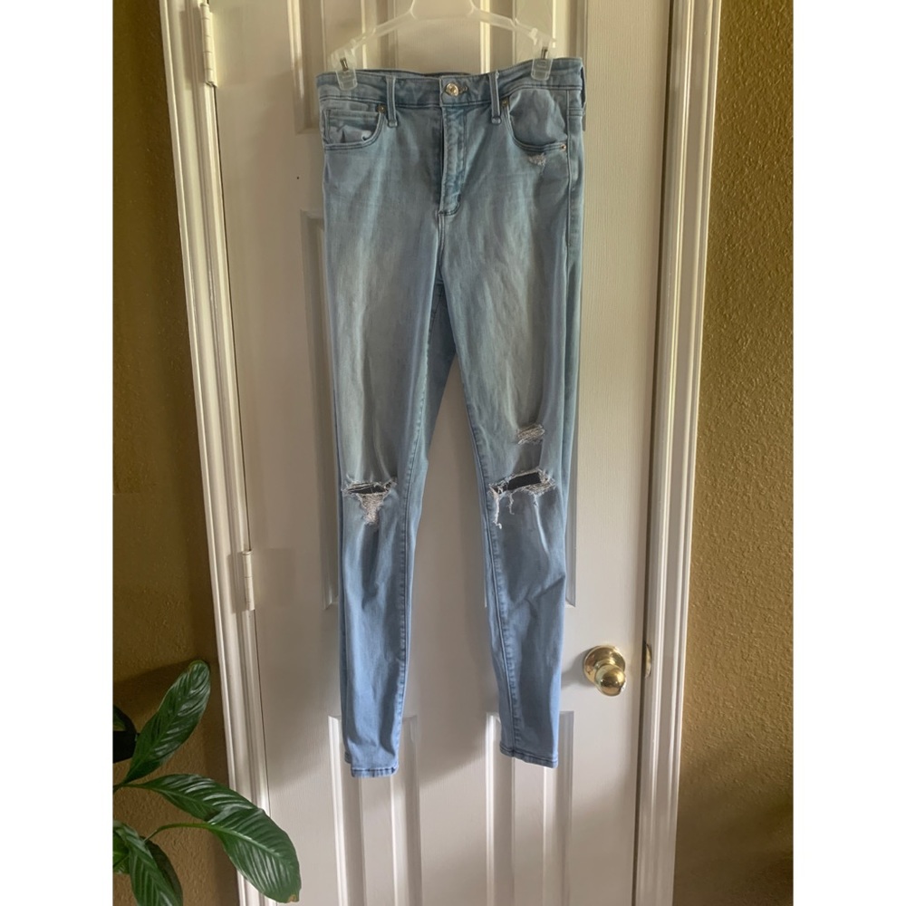 Light Wash Ripped Skinny Jeans